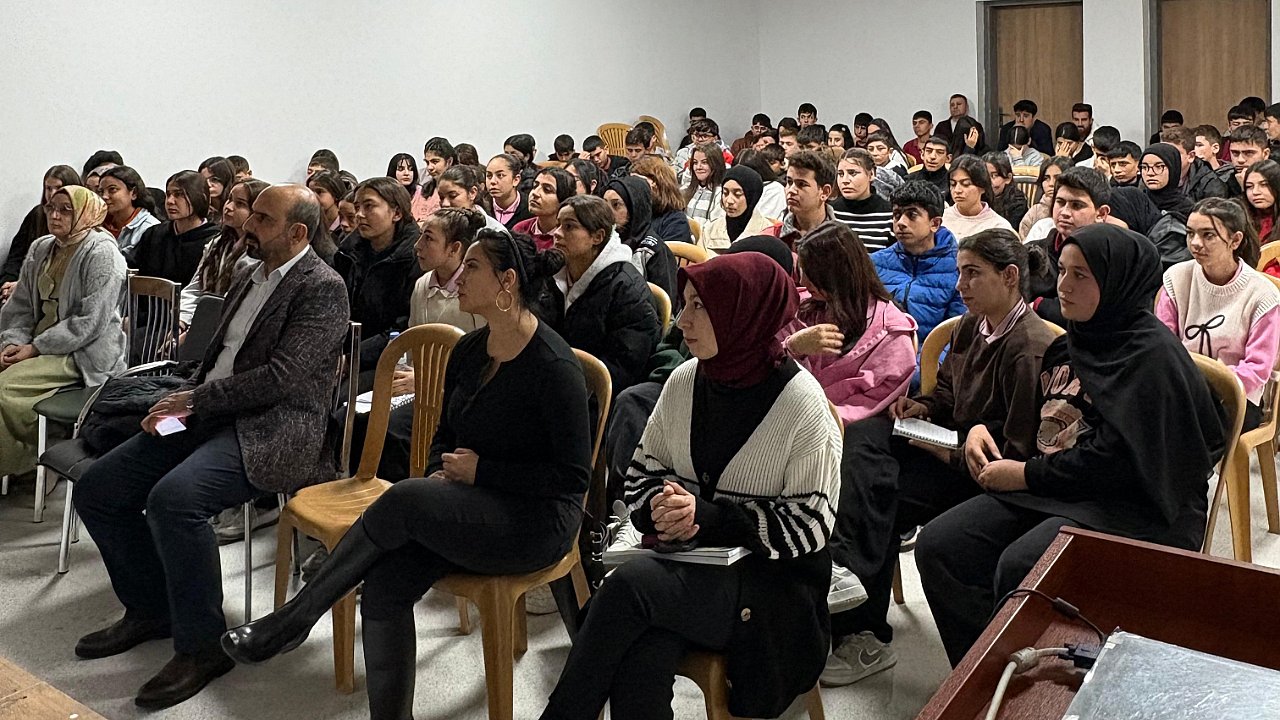 Büyükşehir’in Kültür Sanat Faaliyetlerinin Yeni Durağı Çağlayancerit Oldu!