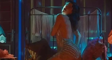 Cesur sahneleriyle dikkat çeken Beren Saat'in filmi vizyona girmeden kaldırıldı!