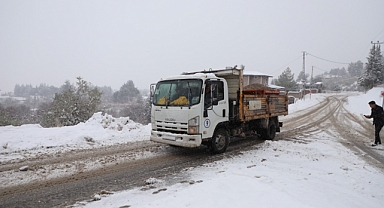 Dulkadiroğlu’nda Karla Mücadele Çalışmaları Yoğun Bir Şekilde Devam Ediyor