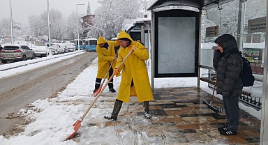 Kahramanmaraş Büyükşehir’den Yaya Yollarında Kar Mesaisi!