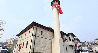Kahramanmaraş'ta depremde Ağır Hasar Alan Camii, İbadete Açıldı!