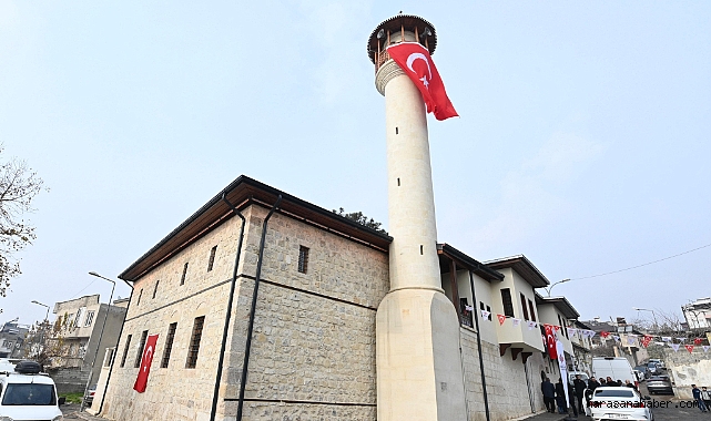 Kahramanmaraş'ta depremde Ağır Hasar Alan Camii, İbadete Açıldı!