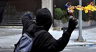 Kahramanmaraş'ta erkek kuaförüne molotoflu saldırı!