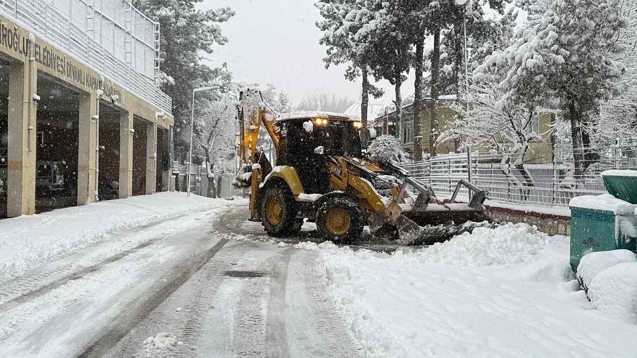 Kahramanmaraş’ta kar sevinci! Kent beyaz örtüye büründü!