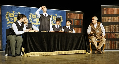 “Ölü Ozanlar Derneği” Sanatseverler Tarafından Büyük İlgi Gördü!