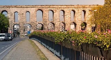 Türkiye'nin Tarihi Hazinesi: Valens Su Kemeri Nerede? Milyoner Sorusuyla Gündeme Gelen Bozdoğan Kemeri'nin Konumu ve Önemi