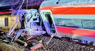 2 hızlı tren raydan çıktı! En az 24 kişi öldü