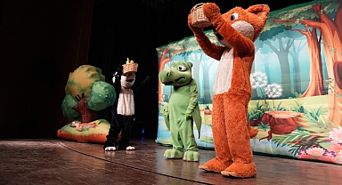 Büyükşehir, “Sevimli Dinozor Dobizor” ile Minikleri Sanatla Buluşturdu!