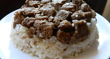 Cami Önünde Skandal İddia: “Hayır” Diye Dağıtılan Etin Domuz Eti Olduğu Ortaya Çıktı