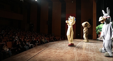 Çocuklar Büyükşehir’in Tiyatrosuyla eğlendi!