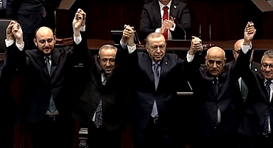 Cumhurbaşkanı Erdoğan rozeti taktı İrfan Karatutlu resmen Ak Partili oldu!