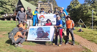 Hakan Coşkun Nurhak Dağı Dağcılık ve Doğa Sporları Kulübü Dağcıları  Afrika'nın Çatısı Kilimanjaro'da!