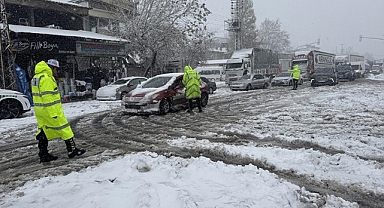 Kahramanmaraş–Kayseri Yolunda Kar Nedeniyle Trafik Durdu!