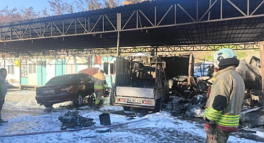 Kahramanmaraş’ta Alevler Yükseldi: Konteyner Çarşı Yandı!