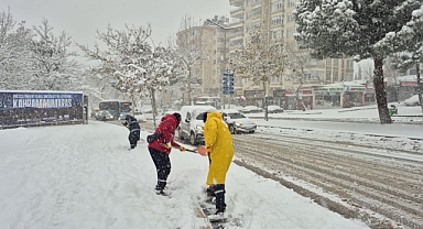 Kahramanmaraş’ta kar başladı! Hava durumu nasıl olacak?
