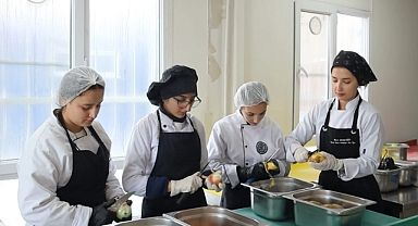 Kahramanmaraş’ta Meslek Lisesi Öğrencileri Günde 1.615 Öğrenci İçin Yemek Üretiyor!