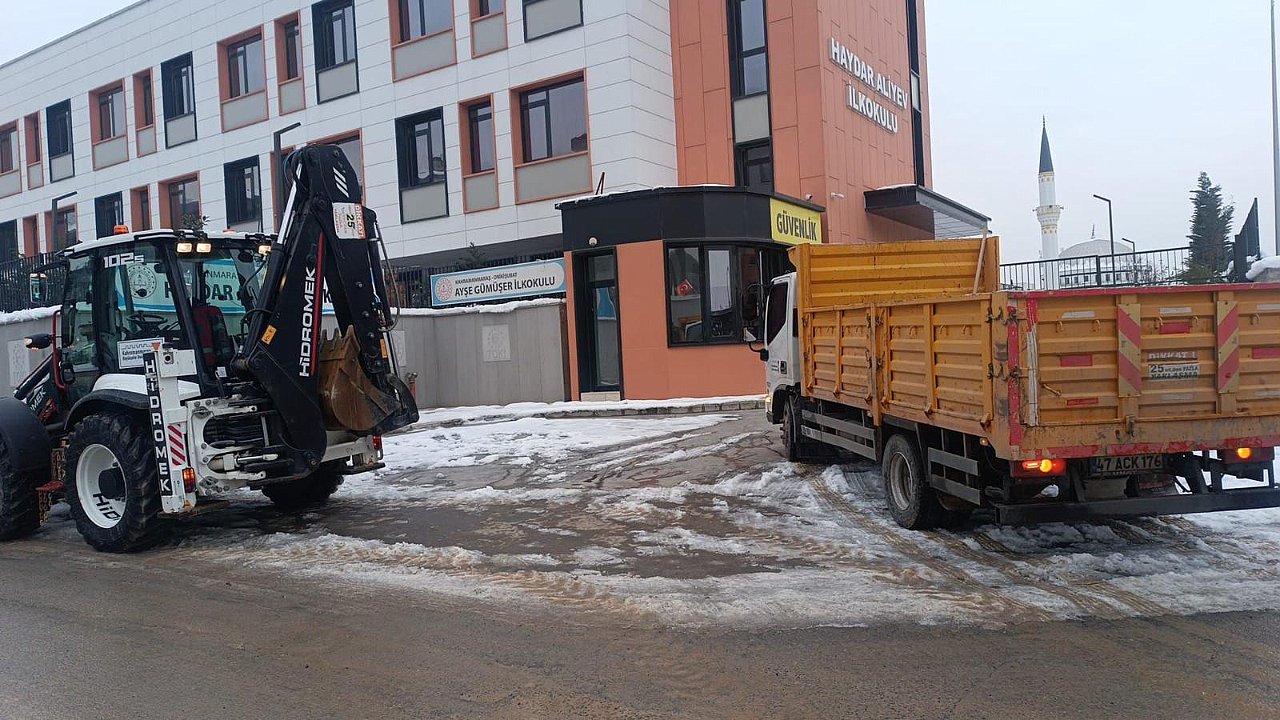 Kahramanmaraş’ta Okul Çevrelerinde Kış Mesaisi!