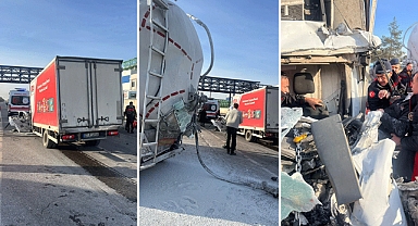 Kahramanmaraş’ta Yakıt Tankeri ile Kamyonetin Çarpıştığı Kazada 1’i Ağır 2 Kişi Yaralandı!