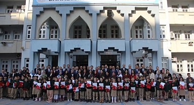 Kahramanmaraş’ta yüz binlerce öğrenci karnesini aldı! 