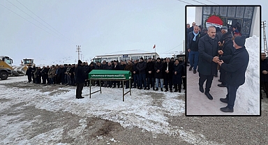 Kahramanmaraşlı ünlü siyasetçinin acı günü! Sedat Peker’den Dikkat Çeken Çelenk