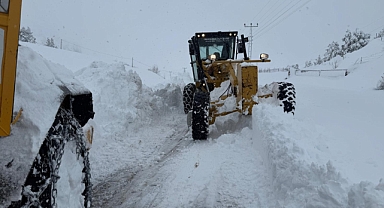 Onikişubat Belediyesi’nden kırsalda kesintisiz ulaşım için 7/24 karla mücadele!