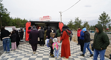 Asrın Felaketinin Üçüncü Yılında Deprem Şehitliğinde Vefa Nöbeti!