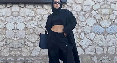 Başı kapalı, göbeği açık fotoğraf paylaşan ünlü tepki yağdı!