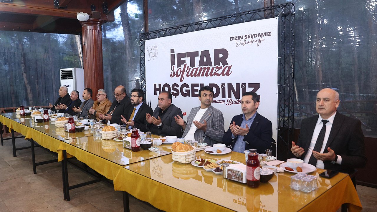 Başkan Akpınar, 105 Mahalle Muhtarıyla İftarda Buluştu!