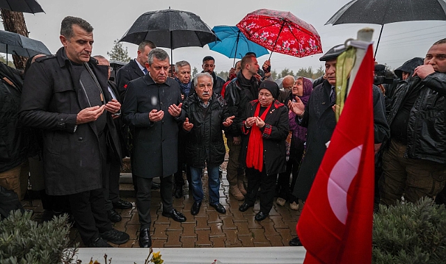 CHP Lideri Özel Kahramanmaraş'ta deprem şehitleri için dua etti!