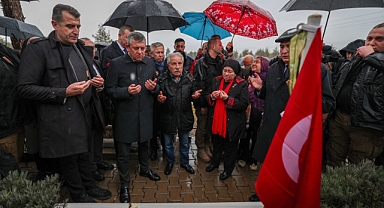CHP Lideri Özel Kahramanmaraş'ta deprem şehitleri için dua etti!