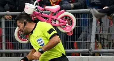 Hakeme bisiklet atıp bayılttılar!