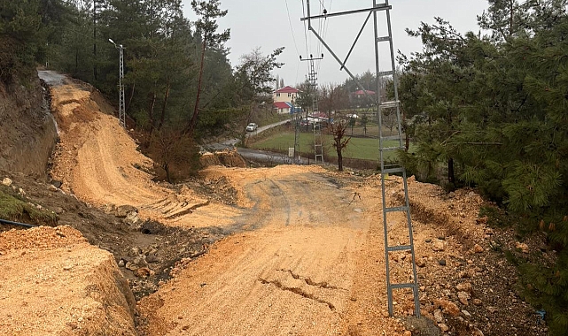 Kahramanmaraş'ta Andırın-Suluyayla Yolu Heyelan Nedeniyle Çöktü!