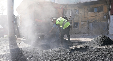 Kahramanmaraş’ta Yollar Sıcak Asfaltla Yenileniyor