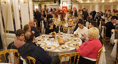 Maraşyurt Derneği 2 Bin Kişiyle Oruç Açtı!