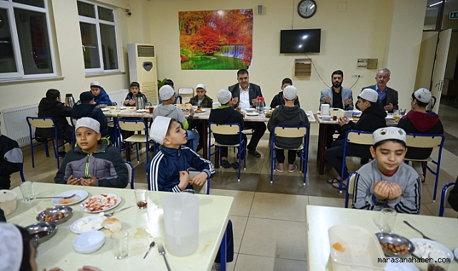 Türkoğlu Belediye Başkanı Karaca, İlk Sahurda Kur'an Kursu Öğrencileriyle Buluştu!