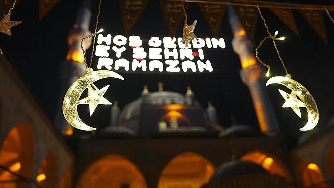 Yine Hilal Tartışması: Bazı Ülkelerde Ramazan Erken Başladı