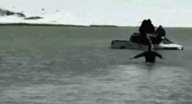 Ahır Dağı'nda Gölün ortasında Mahsur Kaldılar!