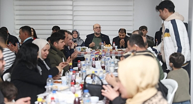 Başkan Akpınar, 8 Mart’ta Kadınlara Çiçek Takdim Etti, Engelli Vatandaşlarla İftar Sofrası’nda Buluştu