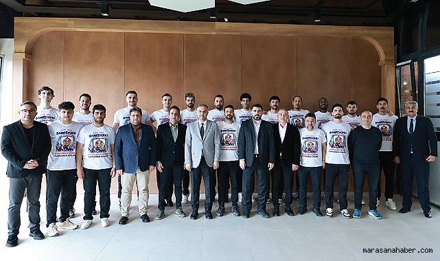 Başkan Toptaş, Efeler Ligi’ne yükselen Onikişubat Belediye Spor ile şampiyonluk yemeğinde buluştu