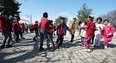 Büyükşehir’den Sarıçukur’da Miniklere Eğlence ve Bilim Dolu Bir Gün!