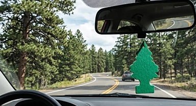 Dikiz Aynasına Koku Asmak Yasak mı? 2026 Trafik Cezası ve Kanuni Düzenleme