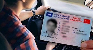 Direksiyon Başında Cep Telefonuna Dikkat: Ehliyete El Konulabilir!