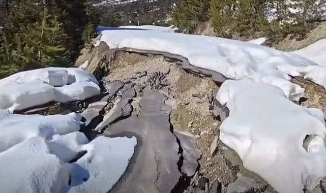 Kahramanmaraş Andırın’da Heyelan! Yol çöktü…