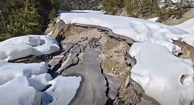 Kahramanmaraş Andırın’da Heyelan! Yol çöktü…