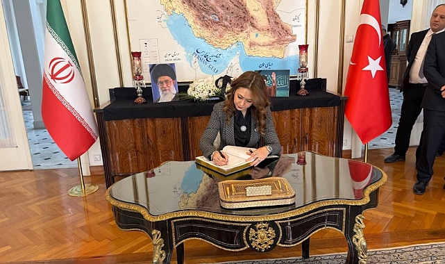 Kahramanmaraş Milletvekili Karakoç, İran Taziye Defterini İmzaladı: 