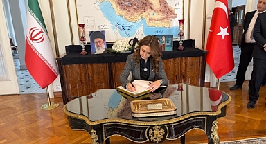 Kahramanmaraş Milletvekili Karakoç, İran Taziye Defterini İmzaladı: