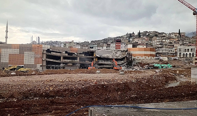 Kahramanmaraş'ta Arasa Otoparkı'nda Yıkım Mesaisi Başladı!