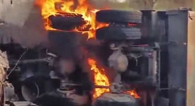 Kamyonla Çarpışan Otobüs Alev Aldı, 13 Kişi Hayatını Kaybetti!