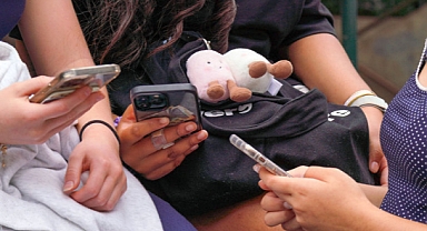 15 yaş altına sosyal medya yasağı yasalaştı!