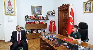 Başkan Hanifi Toptaş, 23 Nisan’da koltuğunu minik Halil Sami’ye devretti!